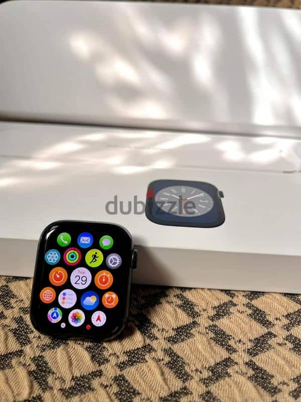 apple watch series 7 m45 Battery 98 % 2