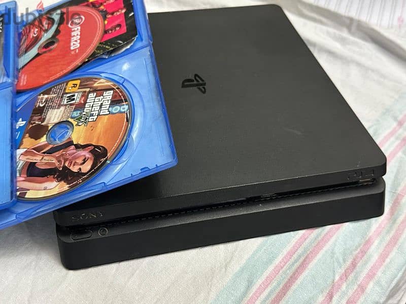 Playstation 4 slim 1