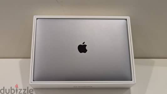 MacBook air M1 مع ضمان ساري