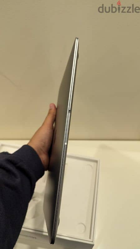 MacBook air M1 مع ضمان ساري 2