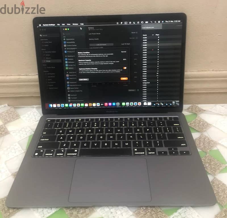 Apple MacBook Air 8GB memory/256 HD 1