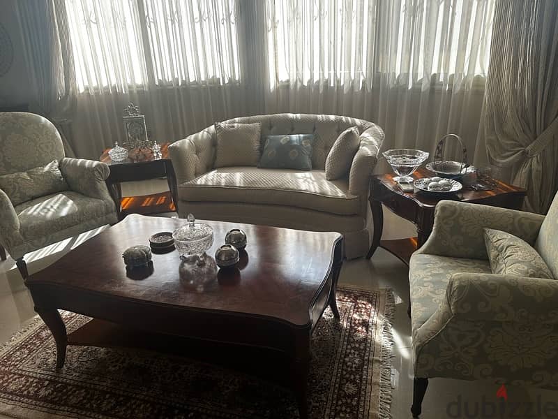 Salon perfect condition sofa 2 chairs and 3 tables 5