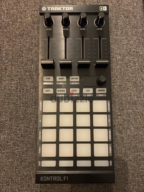 Traktor Kontrol F1 1