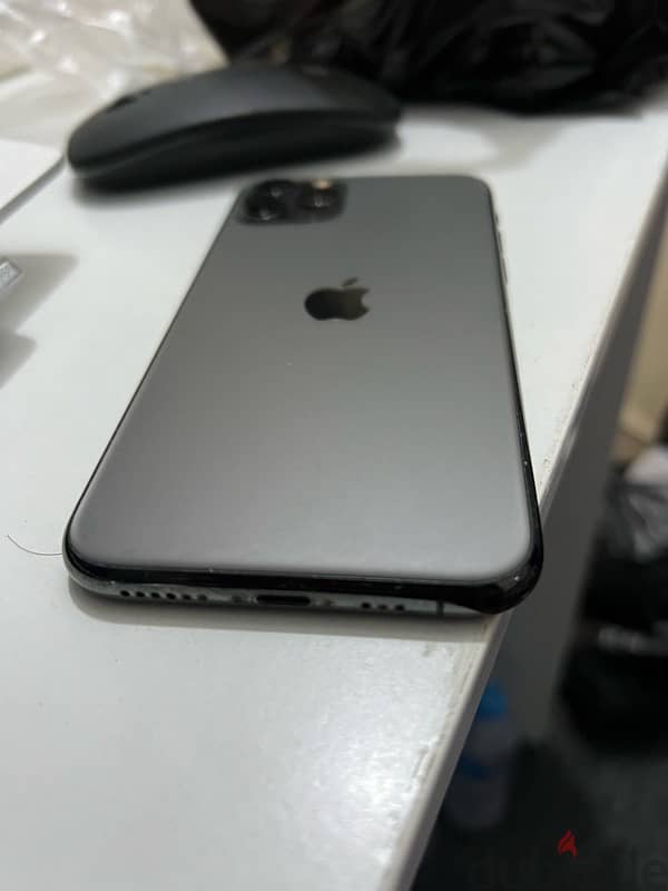 iPhone 11 Pro 4