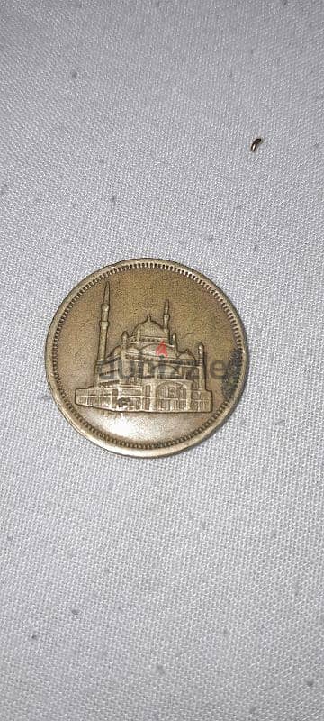 A 1992 egyptian 10 cent coin 1