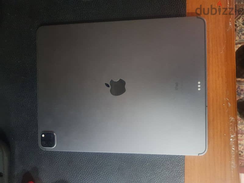 iPad pro 12.9  بحاله زيرو الزيرو 5