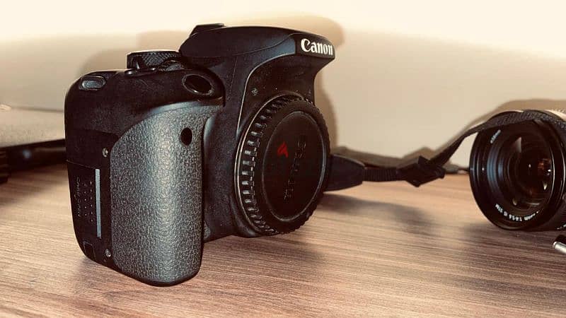 Canon camera 800D 2