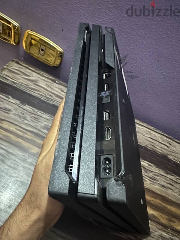 ps 4 pro 1 T &CD 2