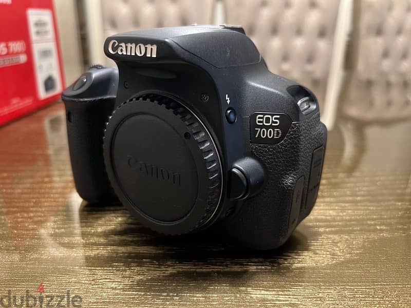 Canon 700D made in Japan استعمال نظيف جدا 4