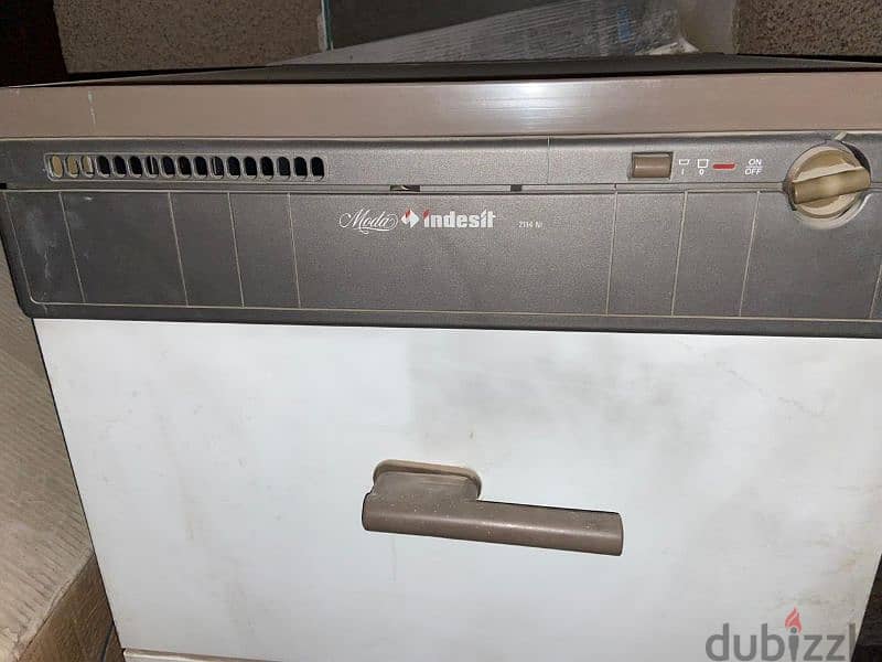 غسالة اطباق Indesit 1