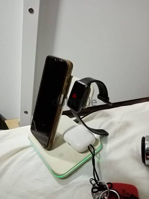 3 in 1 wireless fast charger 1