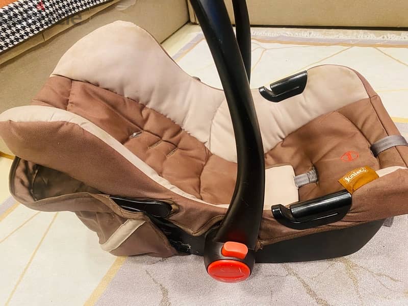 كار سيت car seat ماركه جونيور مستورد للبيت او العربيه حتي ٥ سنين 0