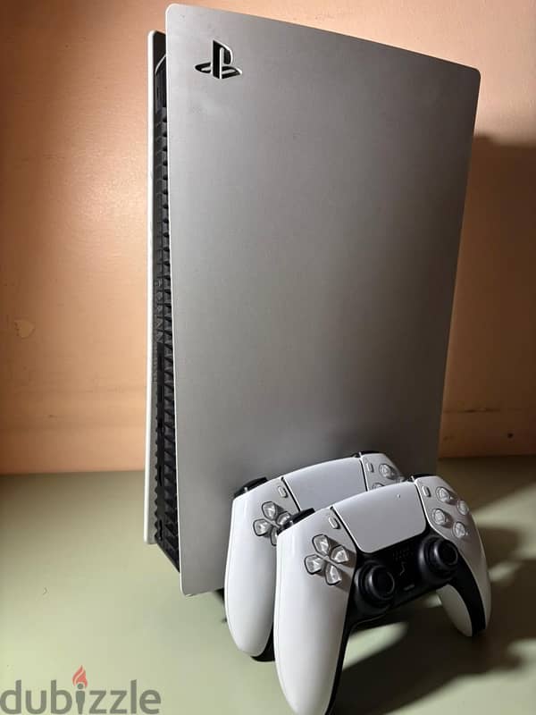 ps5 first edition with 2 controllers 0