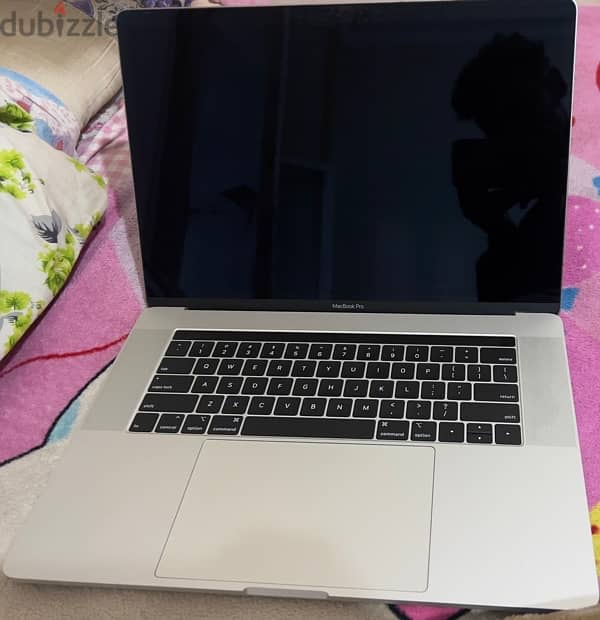 Macbook Pro 2019 i9 15,4inch Model A1990 6