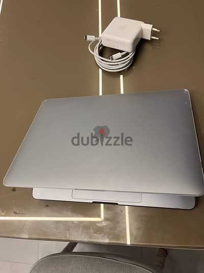 Macbook pro M2 2022 8/256 44 CC