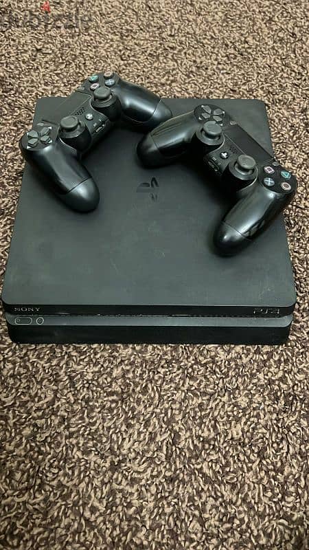 Play Station 4 للبيع بحالة ممتازة 3