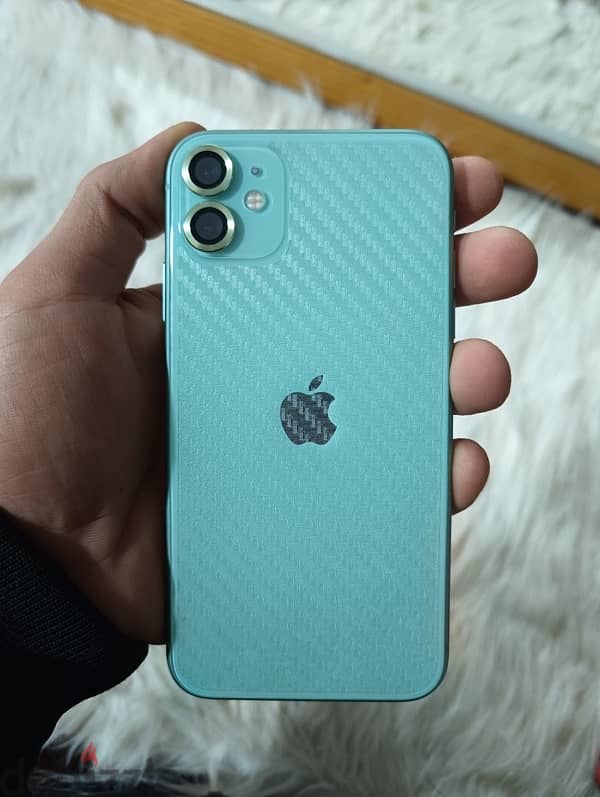 IPhone 11 خطين حالته كويسه جدا 5