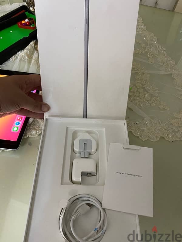 ipad 6 2018  32 gb with box 4