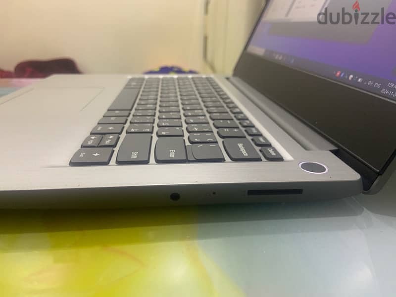 Lenovo laptop يدعم البصمه 1