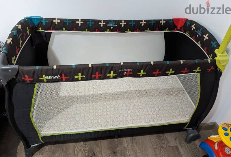 Hauck travel cot 1