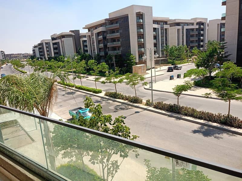 Apartment in Madinaty, 100 meters, immediate receipt, in the best stages of Madinaty, B15, with the lowest down payment and directly next to services 0