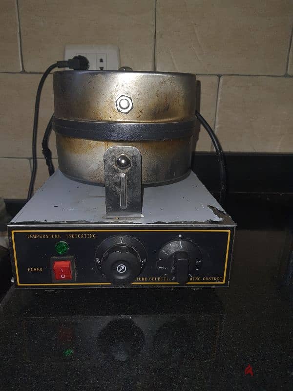 waffle maker used in excellent condition مكنه وافل 1