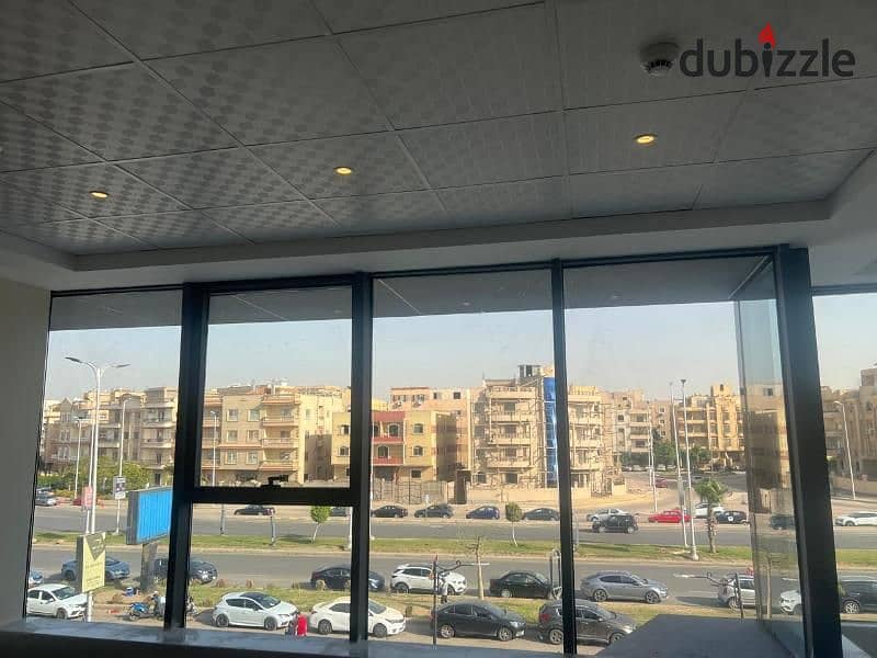 office for sale, frontage on a main street in The Gate Plaza Mall, Sheikh Zayed 0