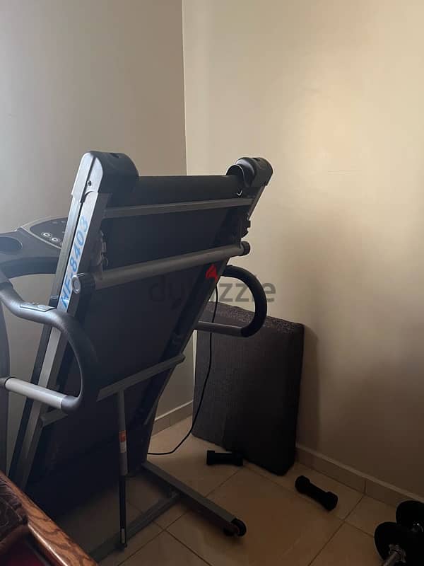 مشاية كهربائية Tempo Fitness HF-8403 بحالة ممتازة. وزن 120 كجم، اسود، 3