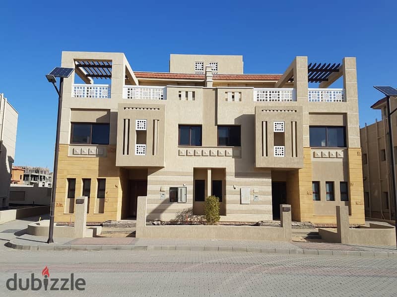 Live immediately in a 3-storey resale villa with a landscape view in Sheikh Zayed next to PALM HILLS in GREEN 4 0