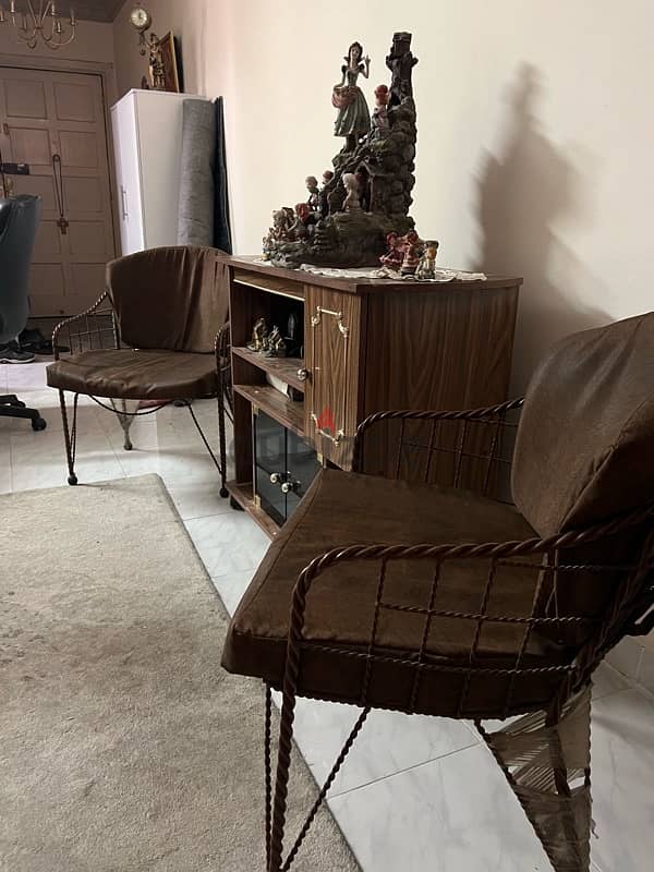 2 Ferforge metal chairs ٢ كرسي حديد فيرفورجيه 3