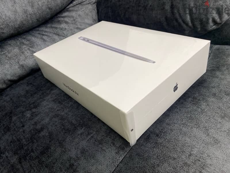 Macbook M1 new with 1 year warranty for sell 0