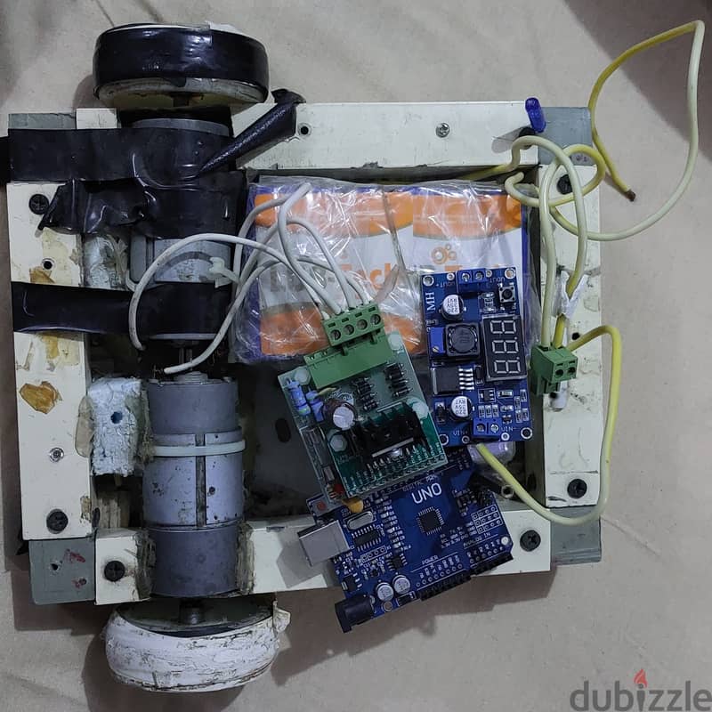 Robot with 3 circuits and 2  lithium batteries  2