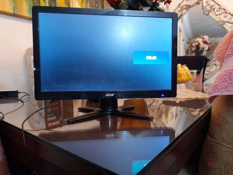 للبيع شاشه ايسر Led 19 بوصه ممتازة 2