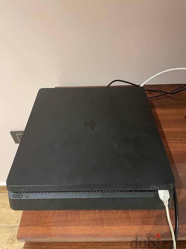 PlayStation 4 slim 0