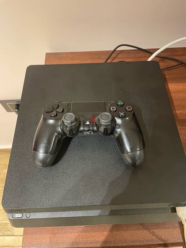 PlayStation 4 slim 2