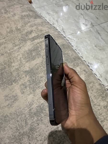 iphone 12 pro 256 gb جديد بكرتونه و شاحن و كل الاكسسوارات 2