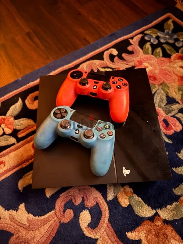 PlayStation 4 for sale like new 3