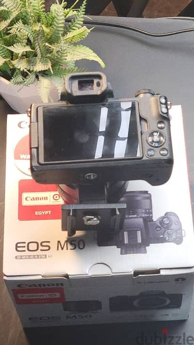 Canon m50 كالجديده بكل مشتملاتها