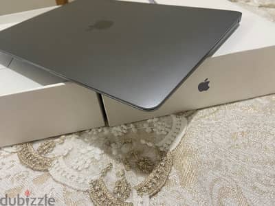 Macbook Air M1 جهاز جديد تماما مشحون ٨ مرات فقط بكل حاجته ضمان ساري