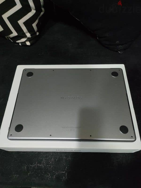 MacBook Pro M1 pro 14 inch Like New 7