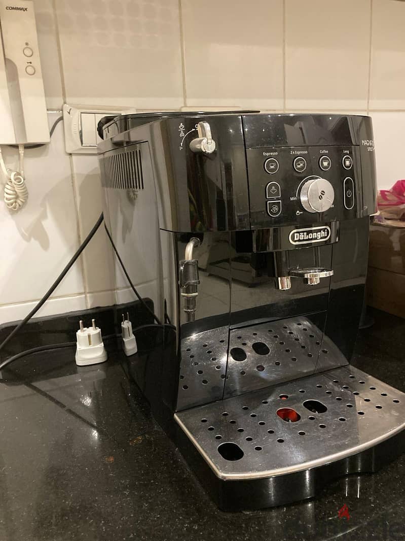 Delonghi Coffee machine automatic-ماكينة قهوة دلونجى اوتوماتيك 1