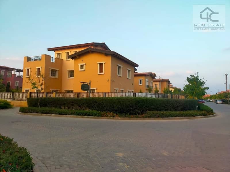 Town house 215m  for sale in Hyde Park  with down payment and installments, View Landscape. 0