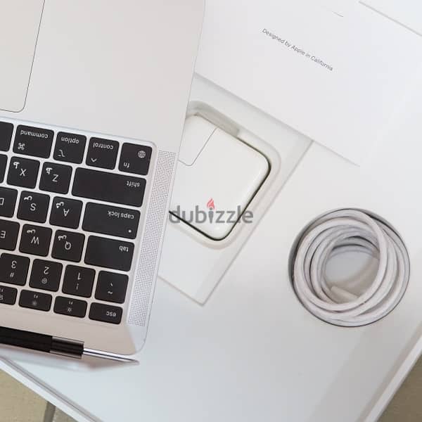 Macbook Air M1 + cover بسعر مايتفوتش 0