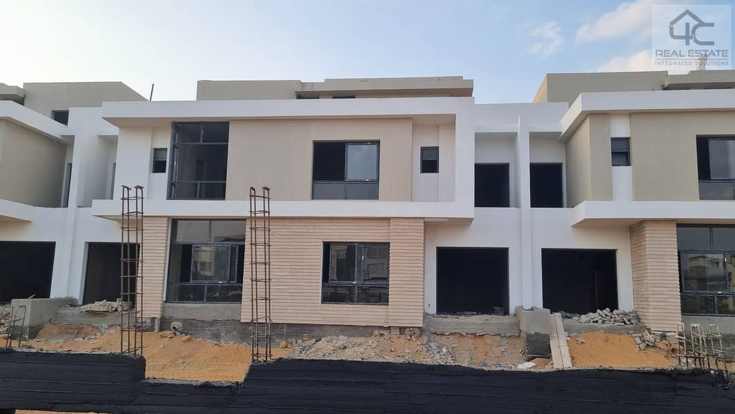 The most special phase in Hyde Park Townhouse 208m for sale with installments at the lowest price in the market in Fifth Settlement 0