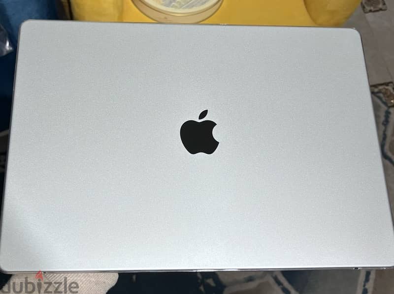 MacBook Pro M3 Max - 16inch - 48gb Ram - 1TB ROM + Transparent Cover 1