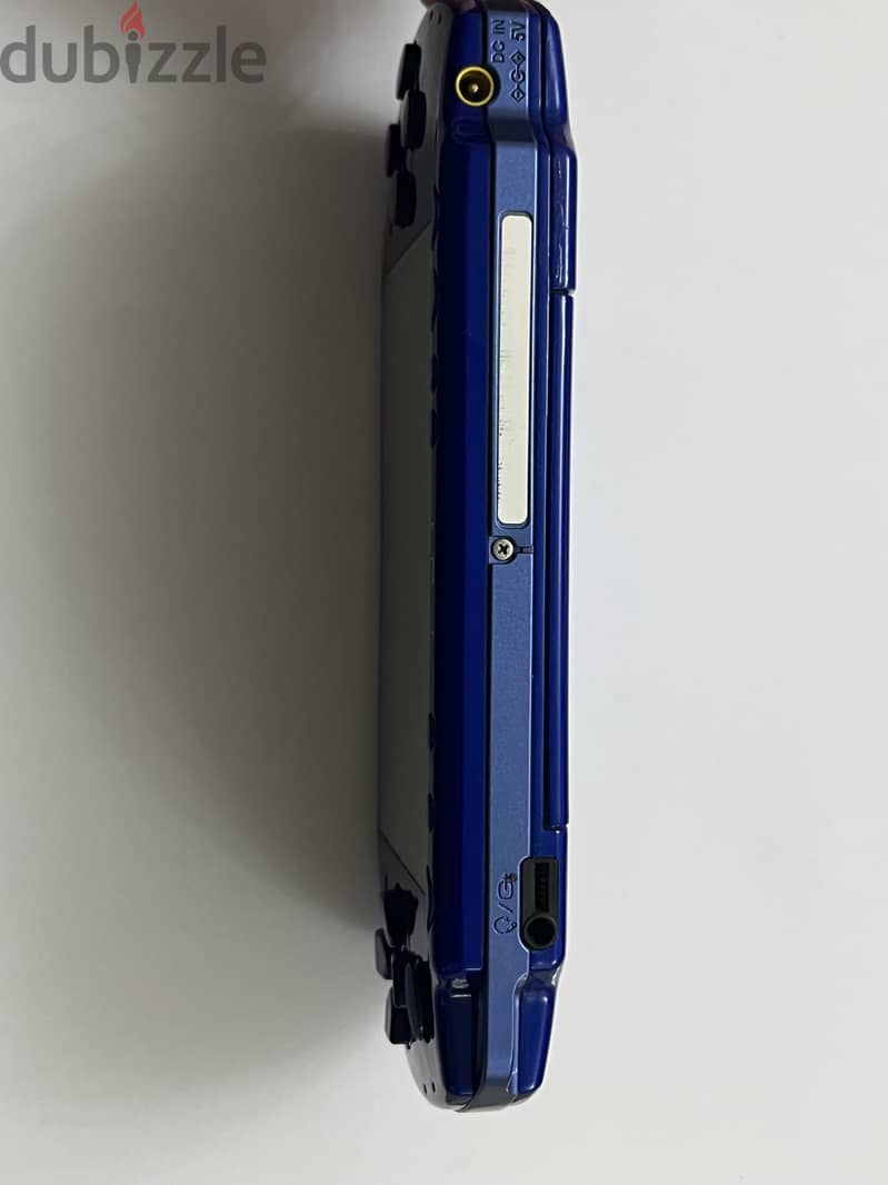 PSP 2000 (Metallic Blue) 3