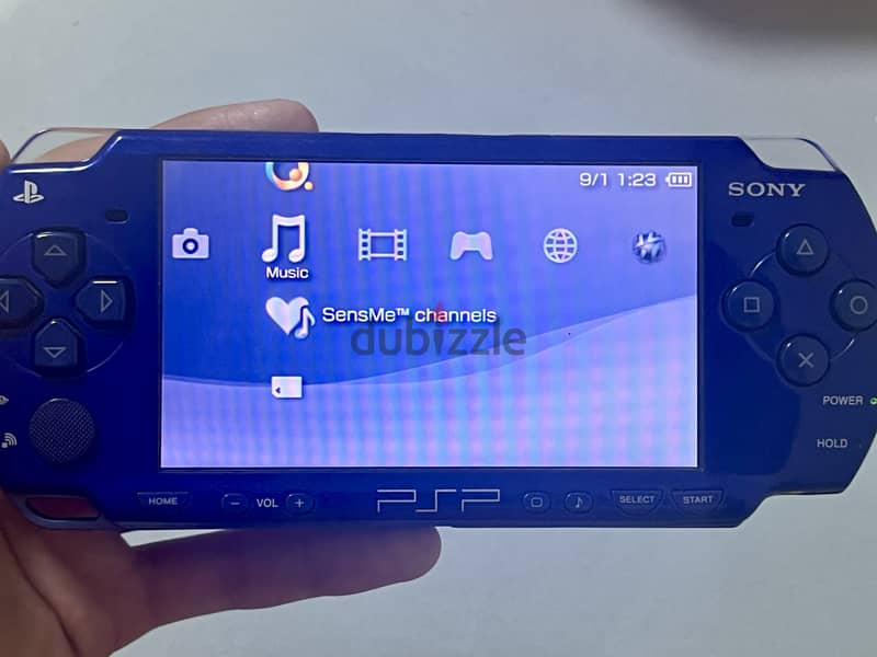 PSP 2000 (Metallic Blue) 9