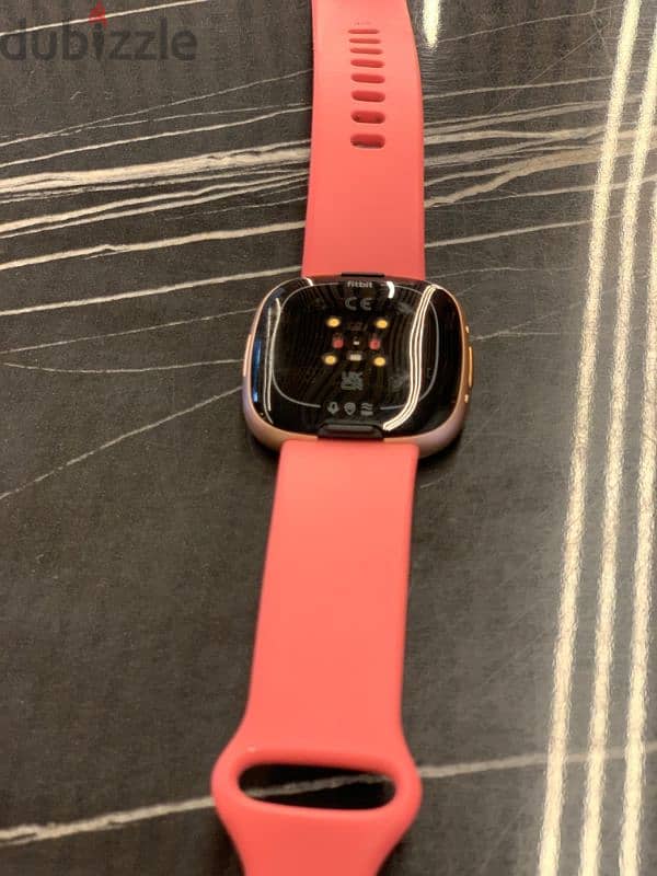 Fitbit versa 4 Smart Watch 1