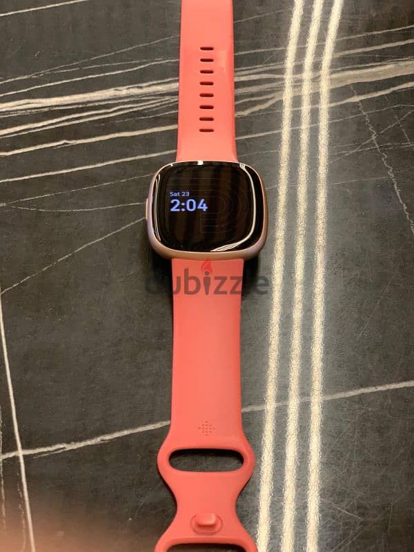 Fitbit versa 4 Smart Watch 6