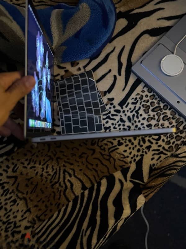 MacBook pro 2017 كسر زيرو للبيع 4